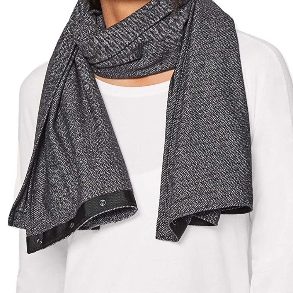 Lululemon Vinyasa Scarf. One size. Black, white, and grey.